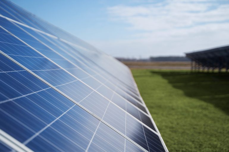 Crescimento da geração solar tem efeitos positivos no meio ambiente e sociedade